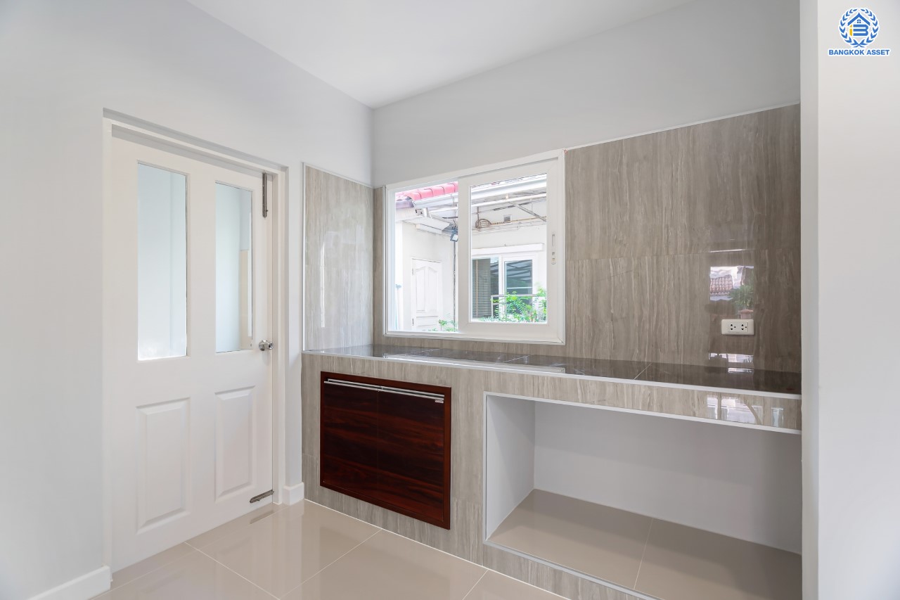 บ้านมือสองตกแต่งใหม่ คุณภาพแบรนด์ Q.House ม.คาซ่าวิลล์ ราชพฤกษ์-แจ้งวัฒนะ เนื้อที่ 50.6 ตร.ว. ฟังก์ชัน 3 ห้องนอน 2 ห้องน้ำ จอดรถได้ 2 คัน ทำเลศักยภาพ ติดถนนราชพฤกษ์ ใกล้ทางด่วนแจ้งวัฒนะ และเซ็นทรัลแจ้งวัฒนะ